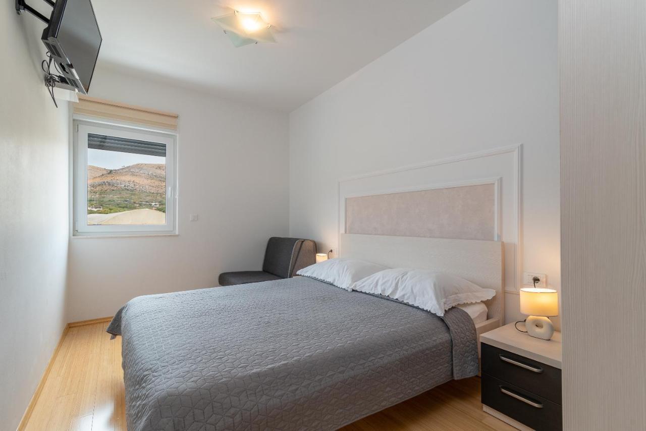 Apartman Lorena Trogir Eksteriør billede